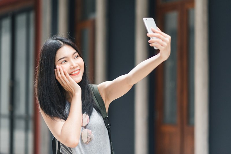 Cách chụp ảnh selfie không bị “đơ”