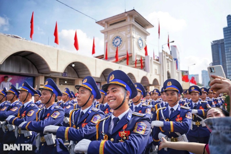 Hình ảnh về ngày 30 4 diễu binh đẹp