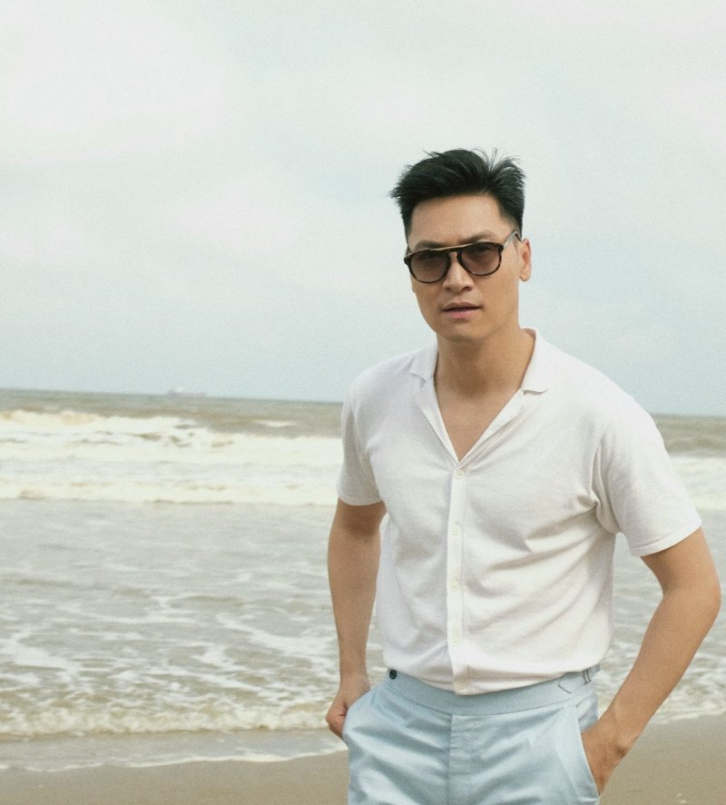 Ảnh chân dung bỏ tay vào túi