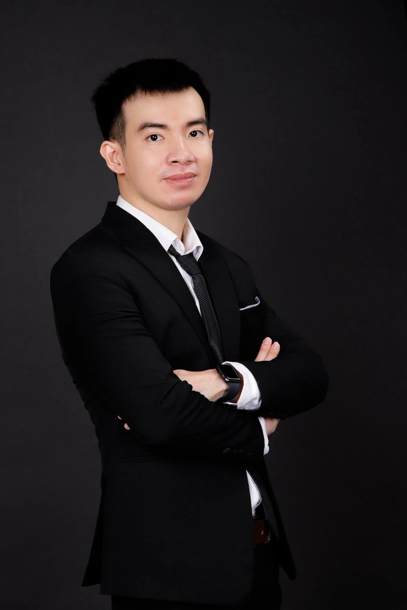 Ảnh chân dung dáng khoanh tay