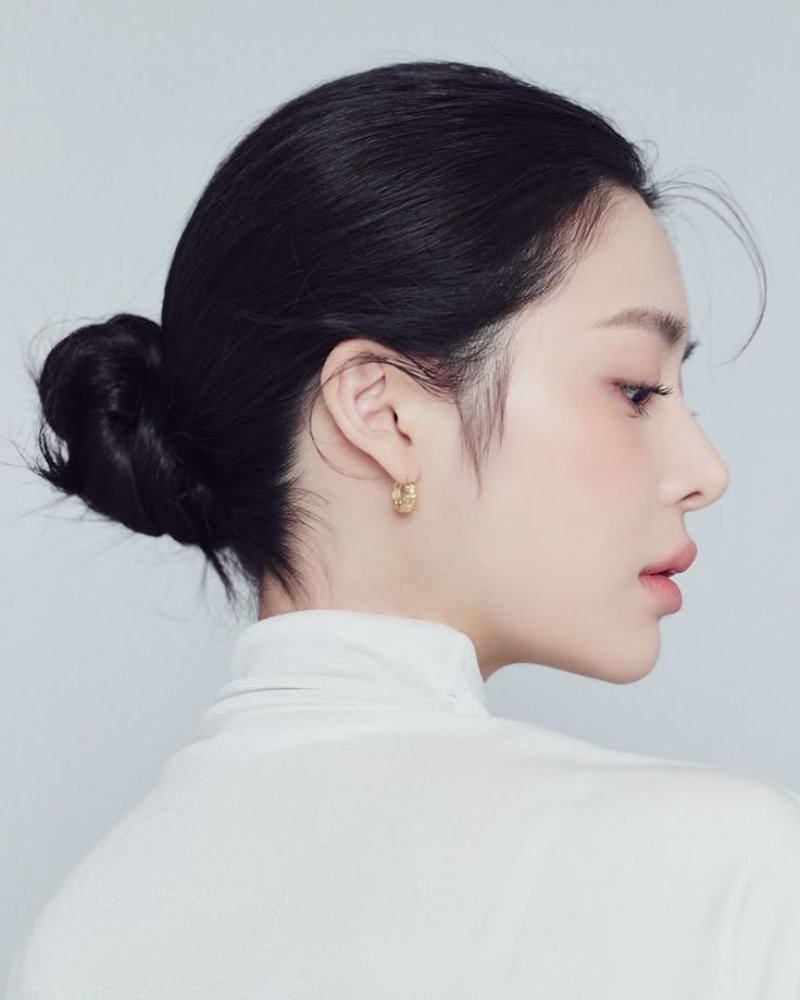 Ảnh chân dung nữ đẹp kiểu bán diện