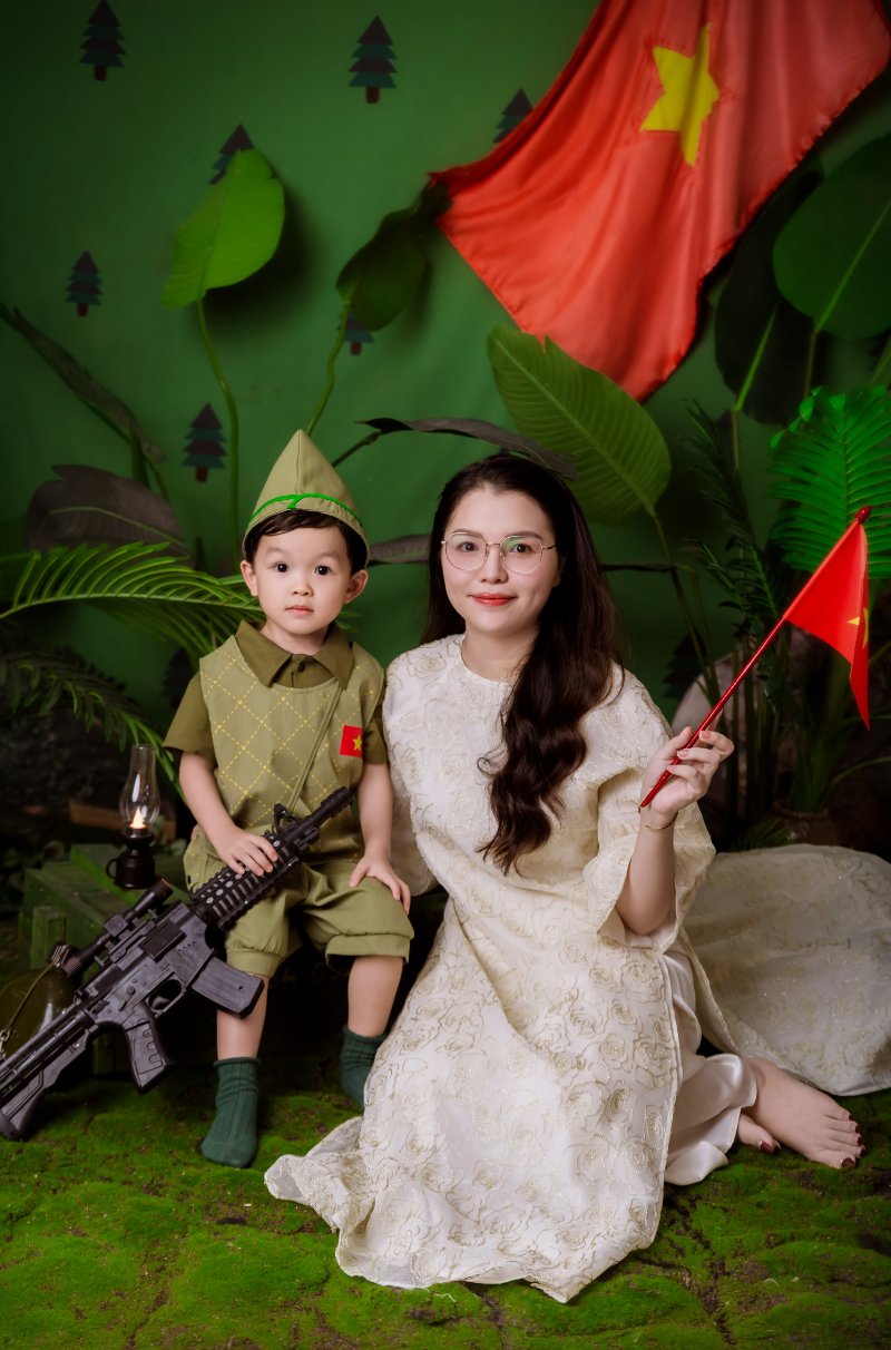 Chụp hình thôi nôi cùng bé nhân ngày 2-9