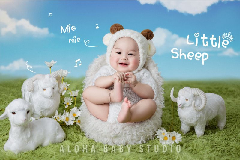 Hình em bé cười tươi tạo dáng đáng yêu