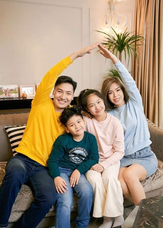 Ảnh gia đình 4 người hạnh phúc, đầm ấm