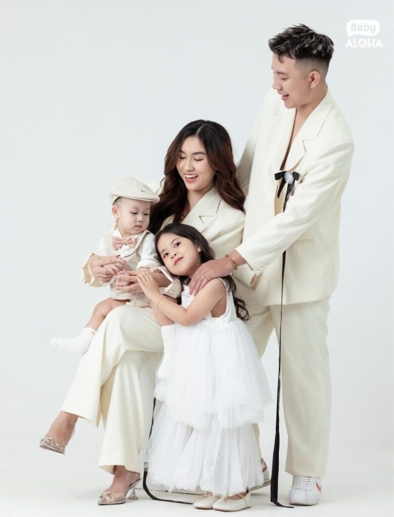 Hình ảnh gia đình 4 người