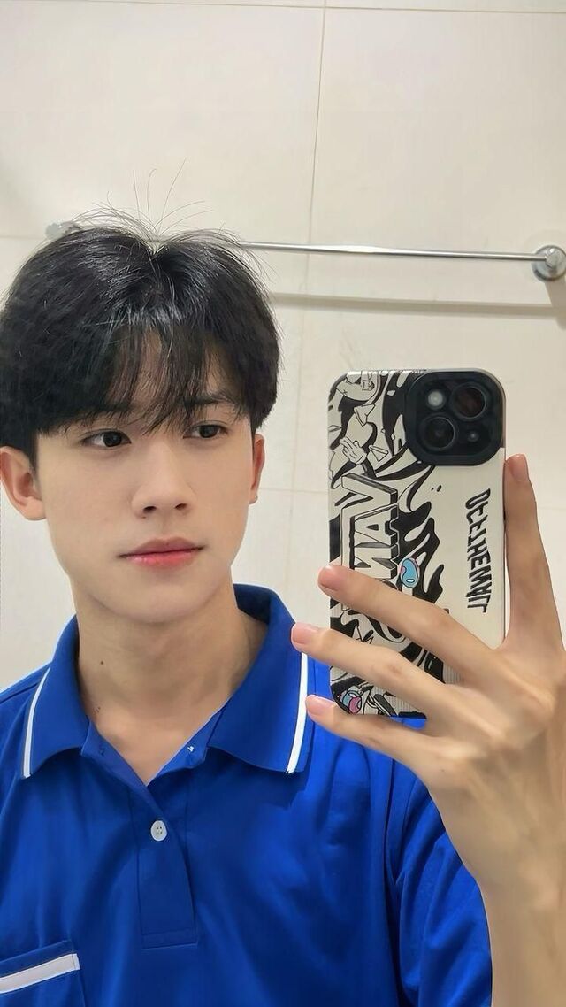 Ảnh selfie nam Việt Nam với ánh sáng tự nhiên