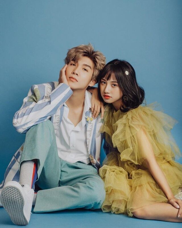 Ảnh couple chụp trong studio chuyên nghiệp