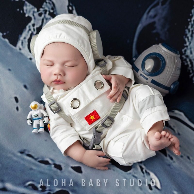 Concept ảnh newborn Mặt trăng