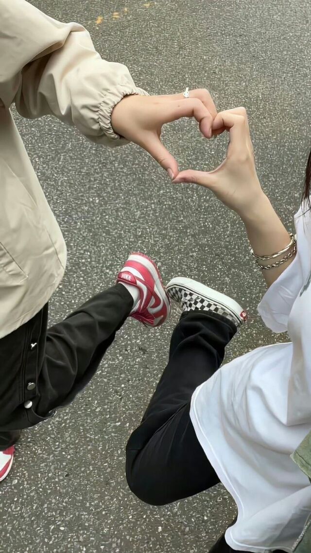 Hình nền couple cute cho điện thoại, máy tính