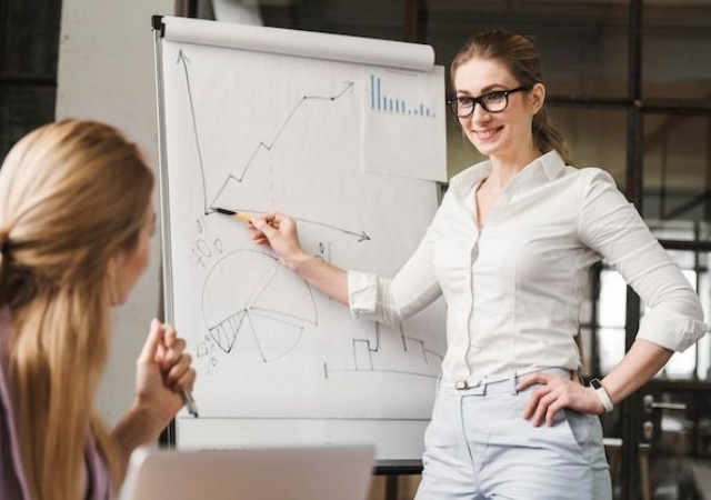 Ảnh doanh nhân trẻ giao lưu sự kiện, networking
