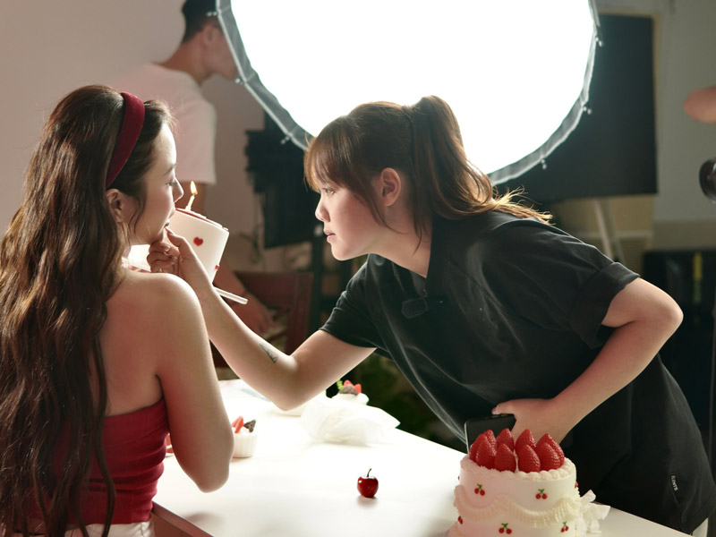 Dịch vụ trọn gói từ make up đến chỉnh sửa ảnh hậu kỳ