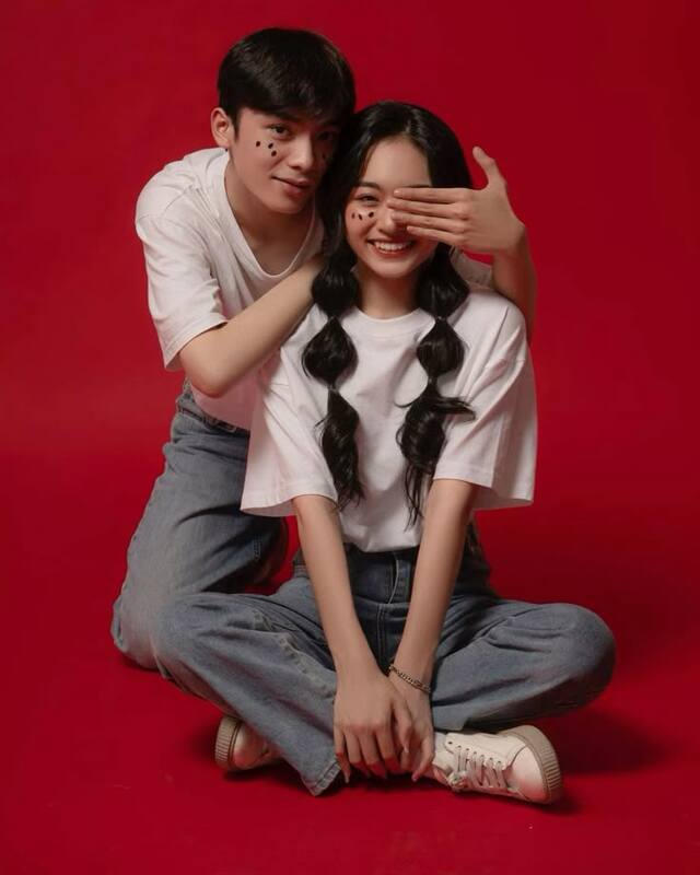 Ảnh couple đôi ghi lại khoảnh khắc tình cảm đáng nhớ