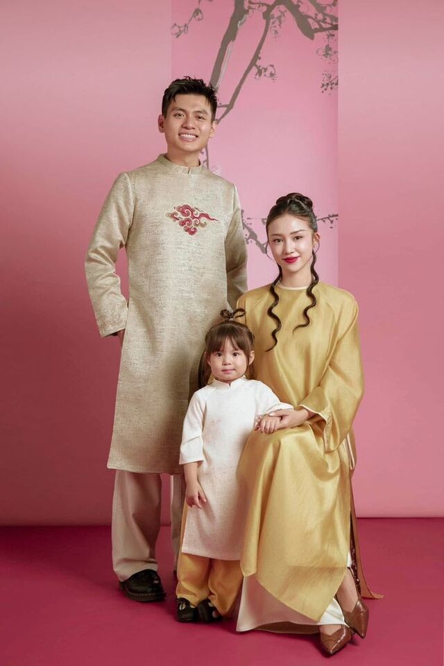 Kiểu dáng chụp ảnh gia đình truyền thống, trang trọng