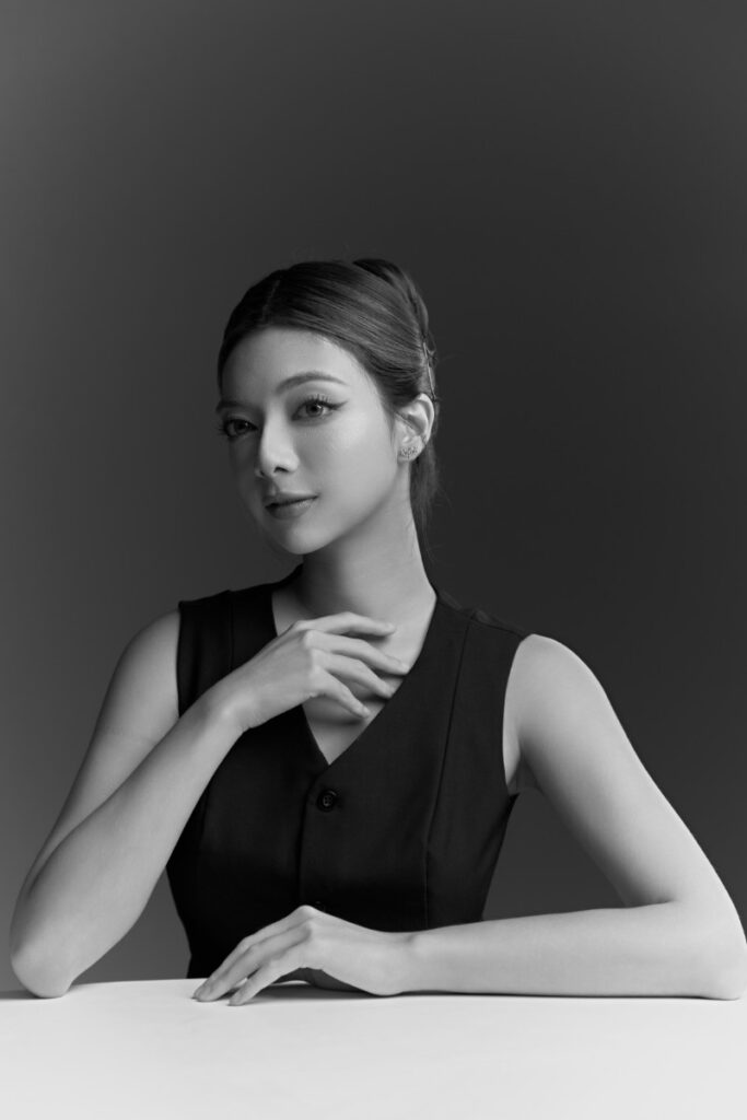 Chụp chân dung đen trắng nên tập trung vào biểu đạt cảm xúc