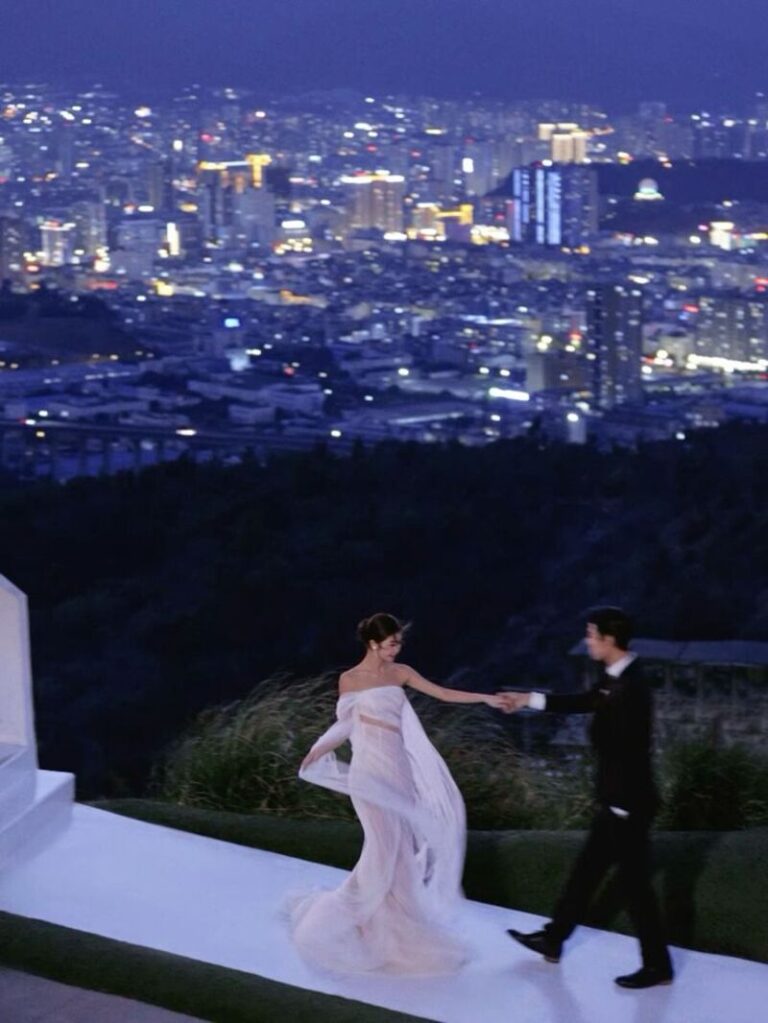 Chụp ảnh cặp đôi giấu mặt để ghi lại những khoảnh khắc