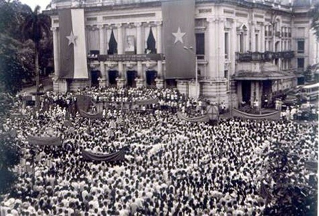 Mít tinh Tổng khởi nghĩa Tháng Tám năm 1945 tại Quảng trường Nhà hát Lớn (19/8/1945)