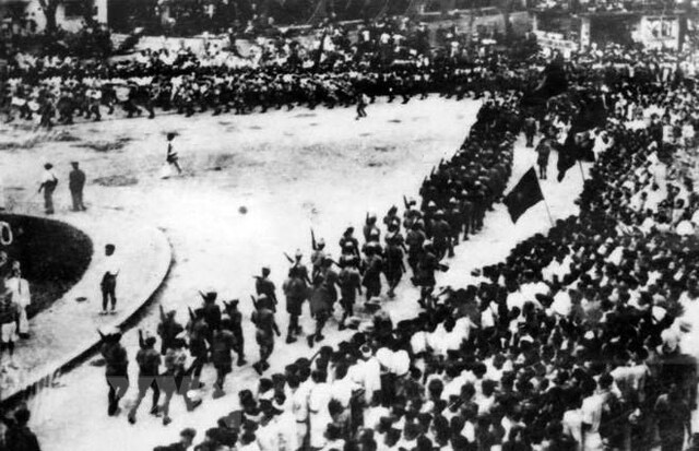 Ngày 28/8/1945, đoàn Giải phóng quân ở Việt Bắc về duyệt binh ở Quảng trường Nhà hát Lớn Hà Nội.
