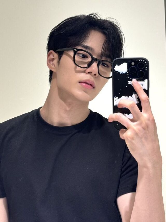Ảnh selfie nam lịch lãm và cuốn hút
