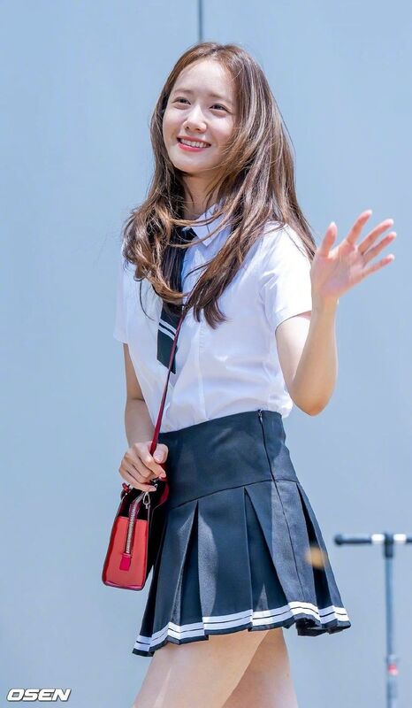 Ảnh idol Kpop nữ cute mặc đồng phục học sinh