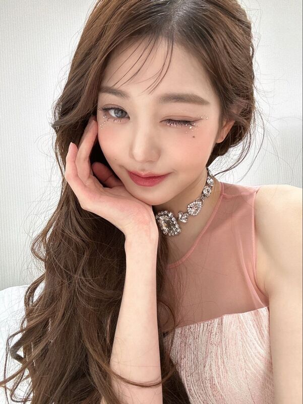 Ảnh thẻ idol nữ Kpop cute đáng yêu đốn tim fan