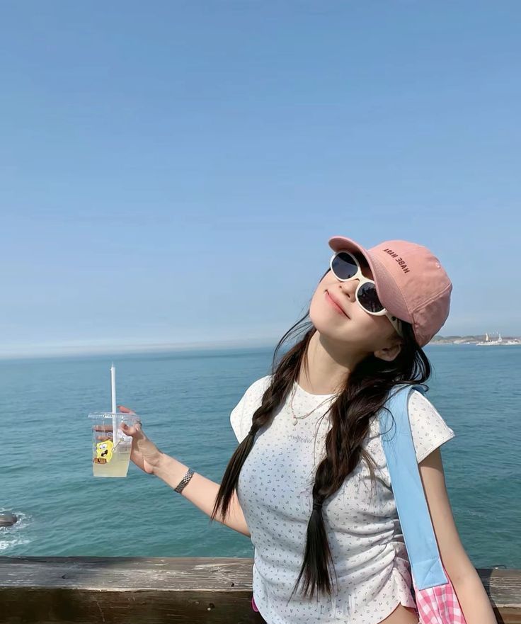 Hình ảnh idol nữ mang hơi hướng aesthetic hiện đại