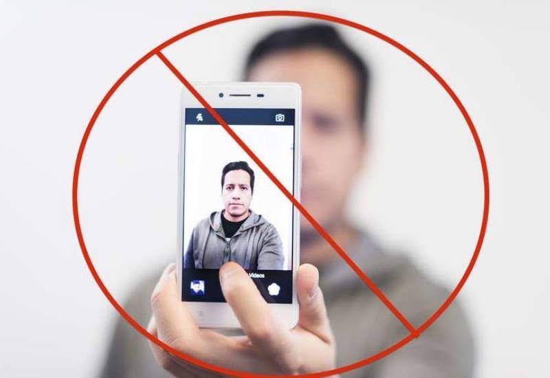Cách chụp ảnh hộ chiếu chuẩn ngay tại nhà