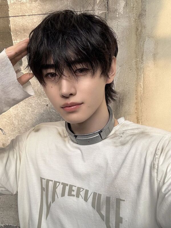 Hình idol TikTok nam mặt lạnh nhưng cực kỳ hút fan