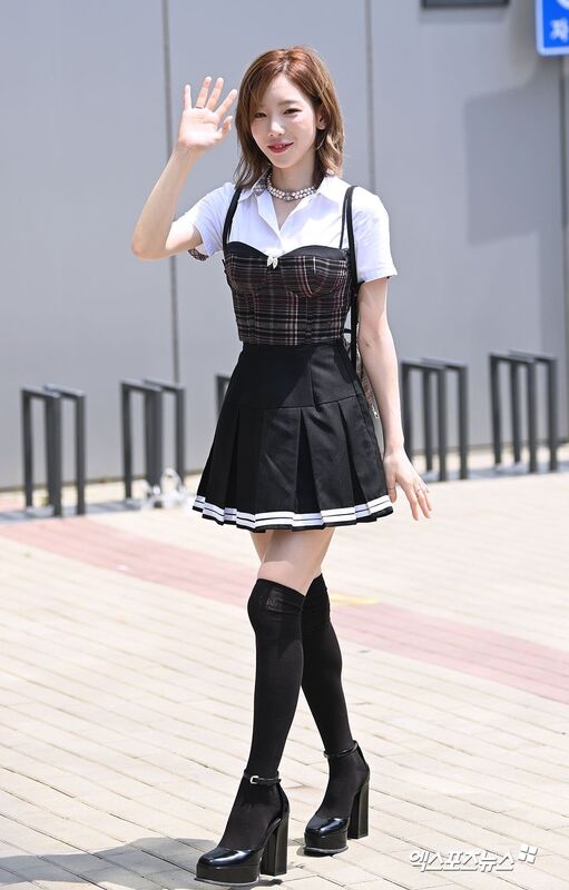 Ảnh idol Kpop nữ cute phong cách học sinh
