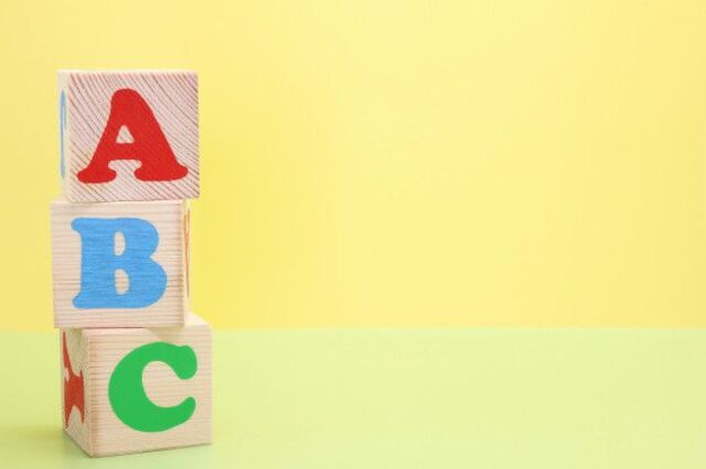 Hình nền mầm non vừa học vừa chơi: chữ, số, màu và hình