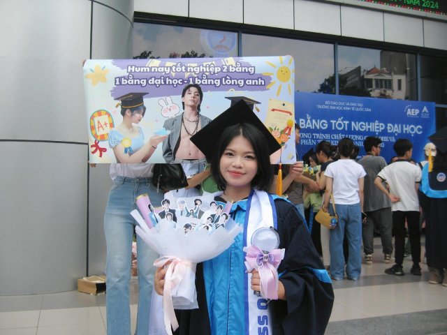Ảnh banner Tốt Nghiệp Hài Hước ( Nguồn ảnh: Sưu tầm )
