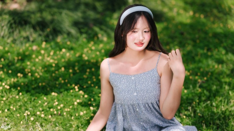 Chụp ảnh thanh xuân giữa đồng hoa ( Nguồn ảnh: Sưu tầm )