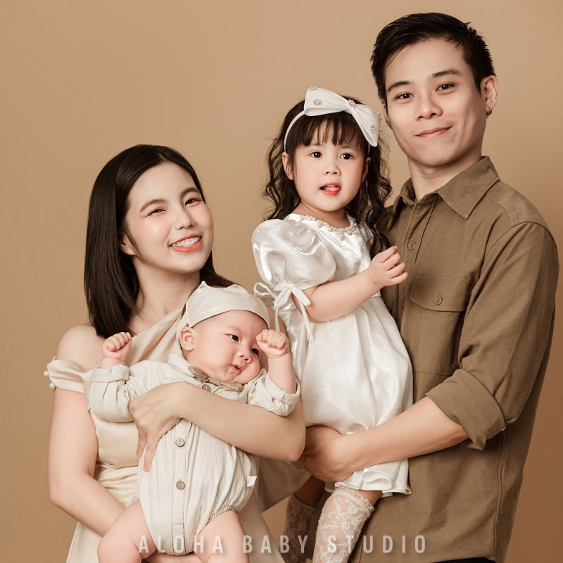 Lựa chọn cách makeup ( Nguồn ảnh: Sưu tầm )