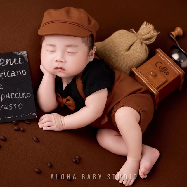 Ảnh bé trai sơ sinh với phong cách nam tính nhẹ nhàng