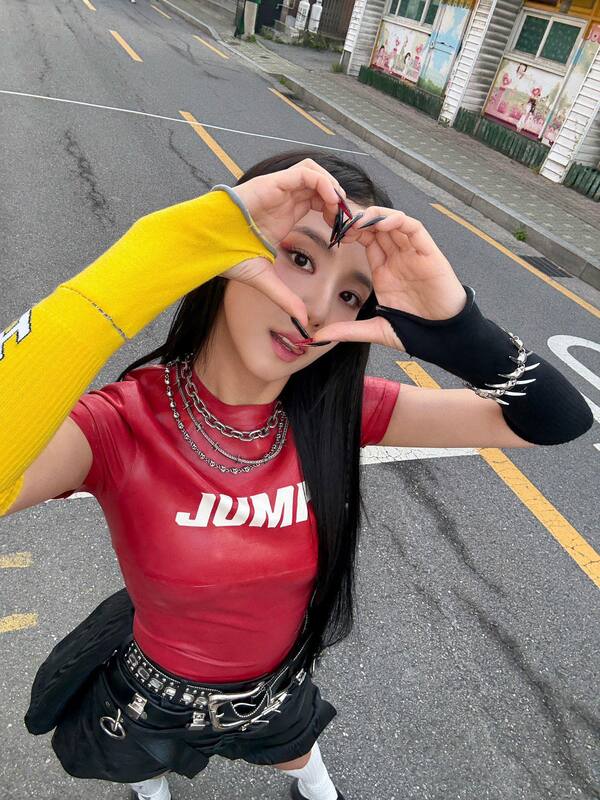 Hình ảnh Idol Kpop Jisoo trong nhóm nhạc hàng đầu gen3 Blackpink