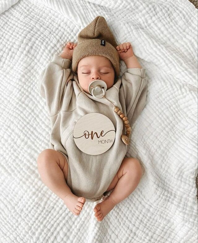 Hình ảnh bé sơ sinh sau 1 tháng với sự thay đổi rõ rệt