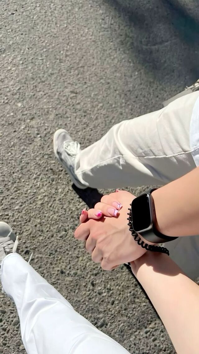 Hình nắm tay người yêu dễ thương