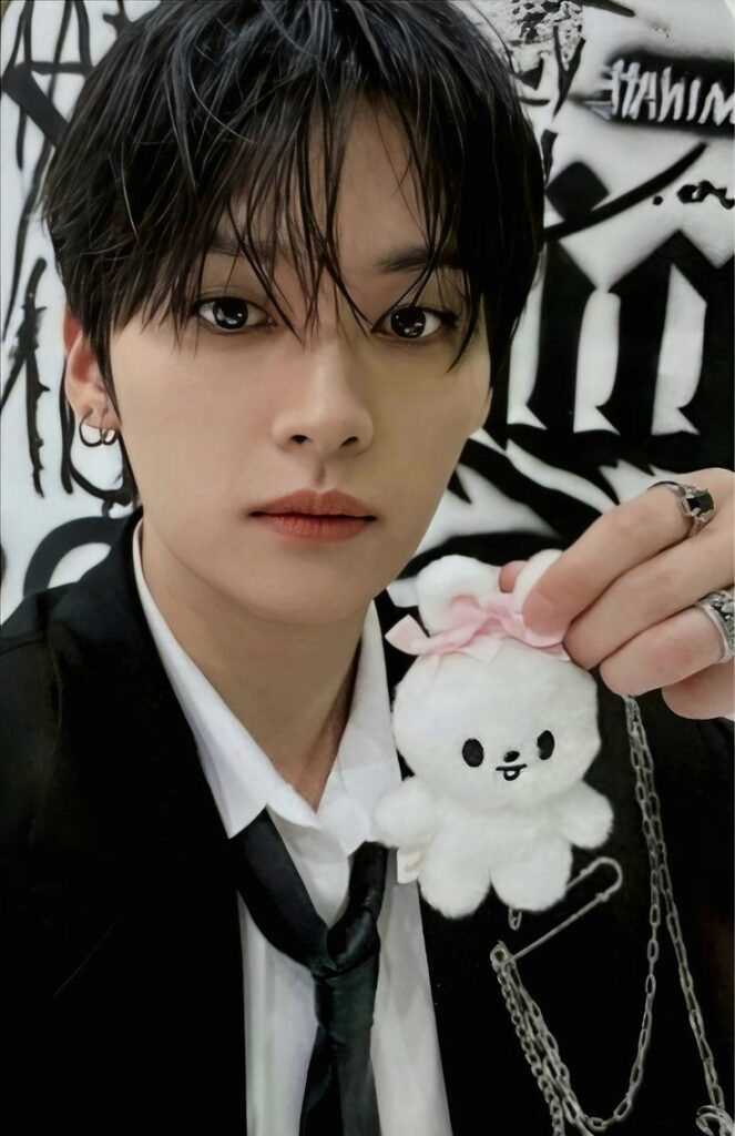 Ảnh idol nam Kpop phong cách ảnh thẻ đơn giản mà cuốn