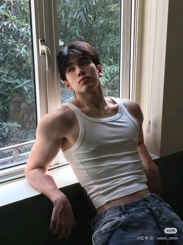 Hình idol TikTok nam nữ full HD cho điện thoại