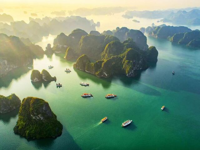 Hình ảnh biển với núi non hùng vĩ