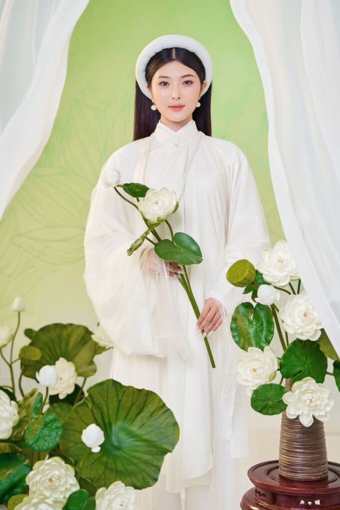 Dáng chụp sen đặt bó hoa sau lưng