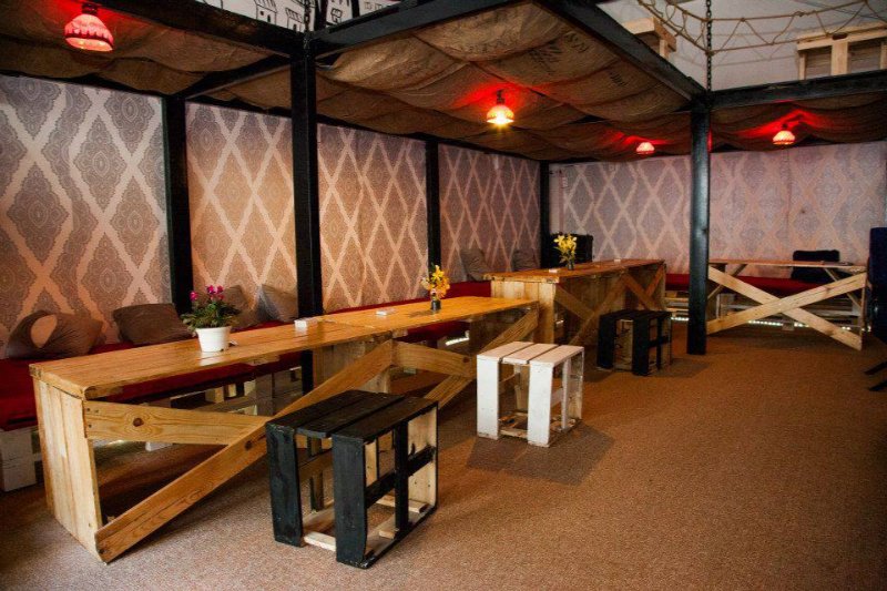 Xúc Xắc Xoay Cafe - Quán cafe chụp hình đẹp ở TPHCM đậm chất nghệ thuật ( Nguồn ảnh: Sưu tầm )