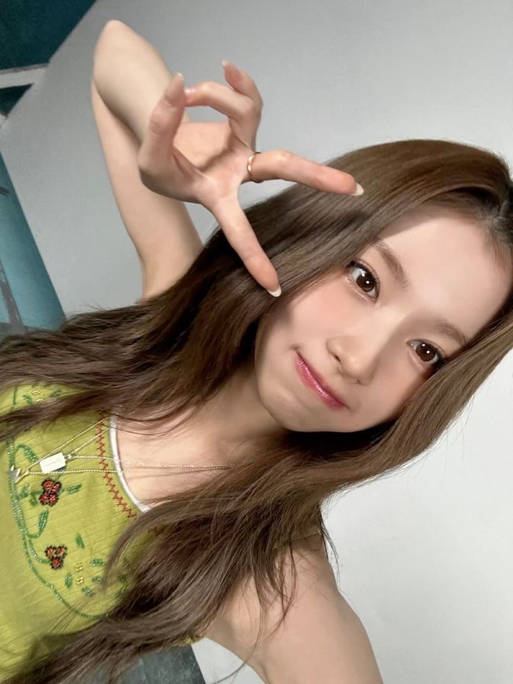 sưu tập ảnh thẻ idol Kpop nam nữ hot nhất hiện nay