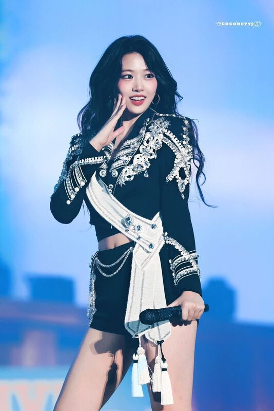 Ảnh idol Hàn Quốc nữ concept biểu diễn ấn tượng