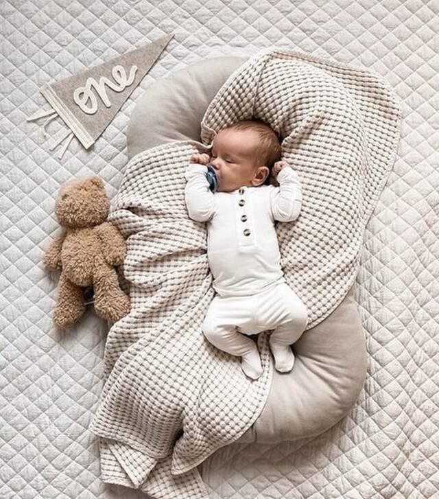 Hình ảnh thay đổi từng ngày của bé sơ sinh sau 1 tháng
