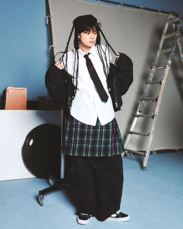 Hình idol nam Kpop với style unisex tự tin tỏa sáng