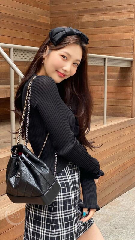 Ảnh idol Kpop nữ phong cách đời thường giản dị