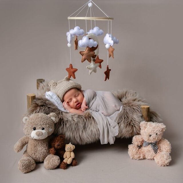 Chụp ảnh newborn tại studio hoặc tại nhà với concept đơn giản mà đẹp