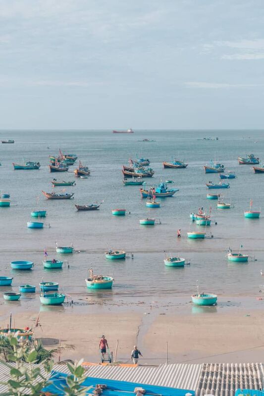 Ảnh biển đẹp Mũi Né với bãi cát trắng mịn trải dài bất tận