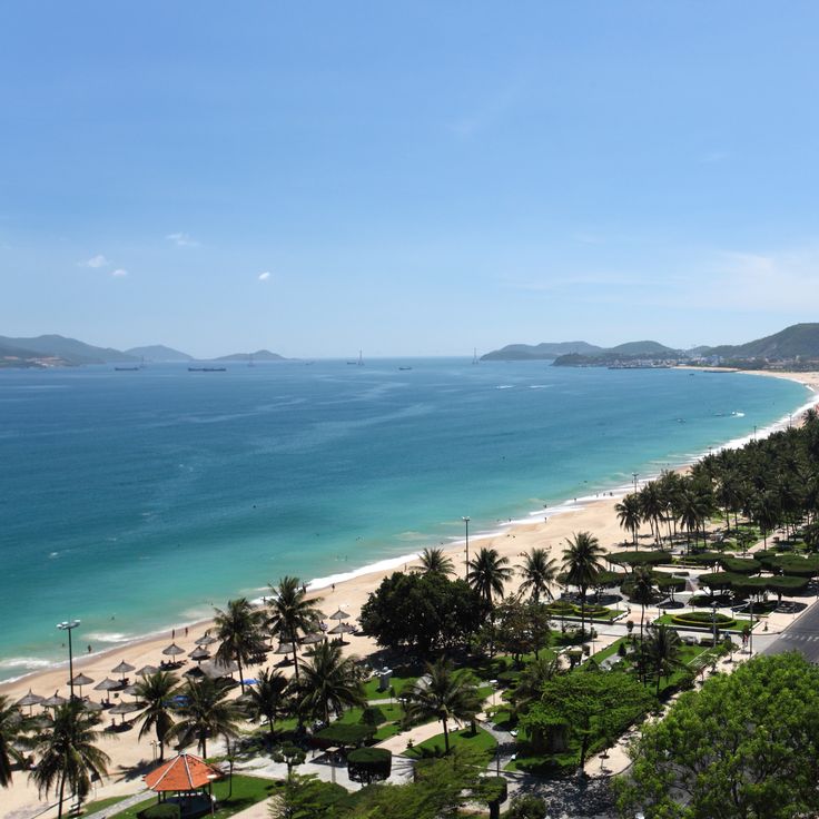 Hình ảnh biển Nha Trang với bãi tắm dài