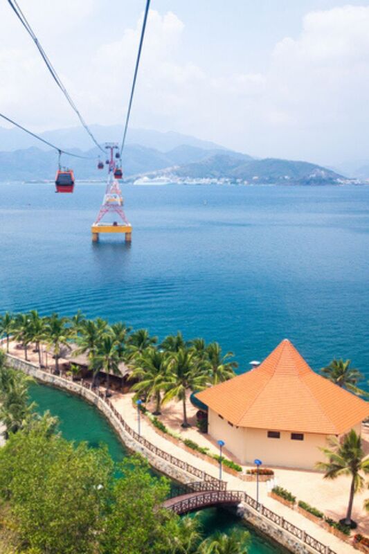 Ảnh biển đẹp nhìn từ cáp treo